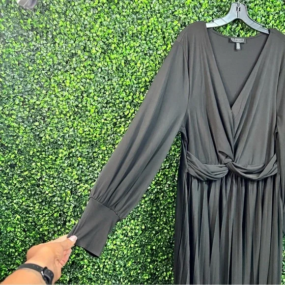 ELOQUII | Knotted Front Pleated Skirt Dress - Picture 10 of 12